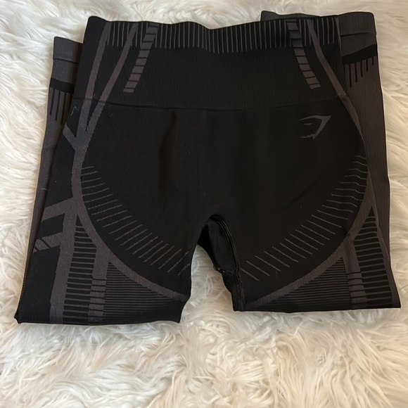 Black and grey Gymshark cropped leggings - Picture 3 of 3